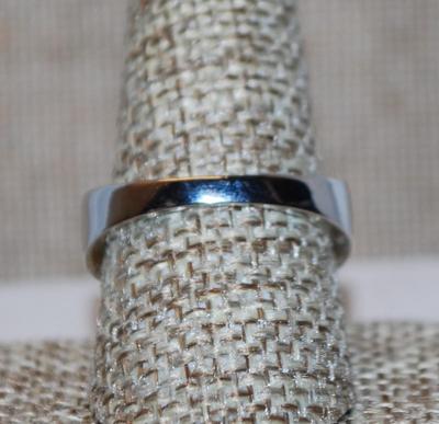Size 9½ Purple and Green Line of Stones Ring with Clear Stones Surround on a .925 Silver Band (5.7g)