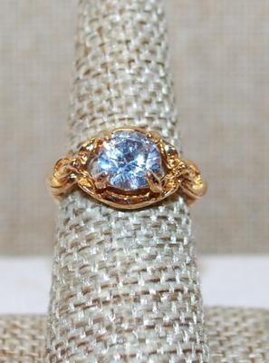Size 6¾ Blue Hue Center Clear Stone Ring on a Dark Gold Tone Band (3.3g)