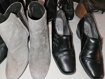 6 Pairs of Boots Size 6.5 N
