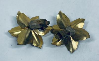 Vintage Earrings Flower Petals with Pearl centers clip-on