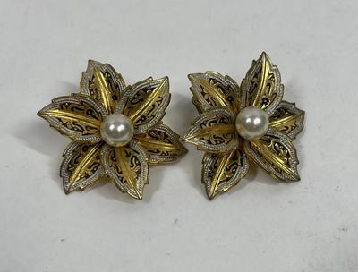 Vintage Earrings Flower Petals with Pearl centers clip-on