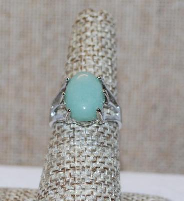 Size 7 Robin's Egg Blue Oval Opal Stone Ring with a 3 Line Side Accent on a Silver Tone Band (3.9g)