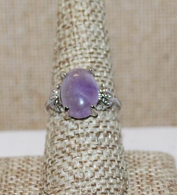 Size 6½ Blue Oval Amethyst Stone Ring with 4 Line Accent Spheres on a Silver Tone Band (3.3g)