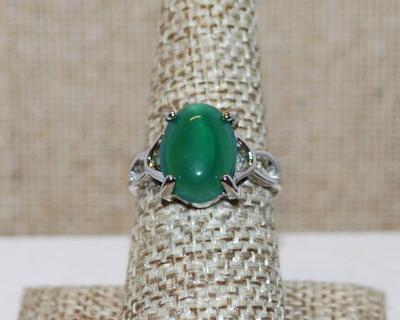 Size 7½ Green Oval Aventurine Stone Ring with Silver Tone Band (3.6g)