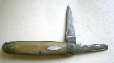 Antique Pocket Knife with Horn Handle