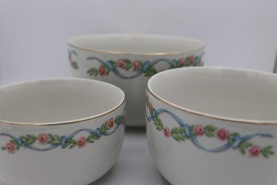 Hall's Superior Quality - Set of (3) Nesting Bowls