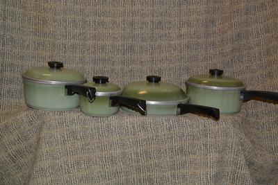 Vintage Set of 4 ‘CLUB’ Aluminum Avocado Cookware