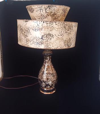 GREAT RETRO TABLE LAMP W/SPLATTER CERAMIC BASE