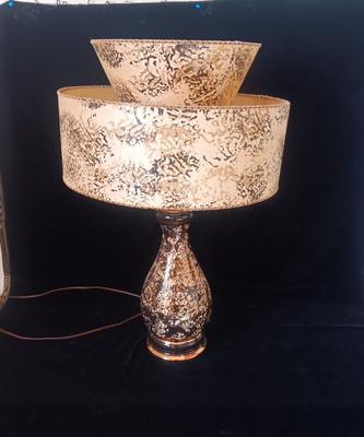 GREAT RETRO TABLE LAMP W/SPLATTER CERAMIC BASE