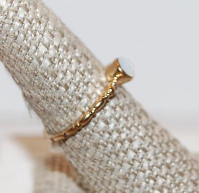 Size 8¼ Single Round Iridescent Moonstone Ring with Gold Tone Rope Style on Half Band (1.5g)