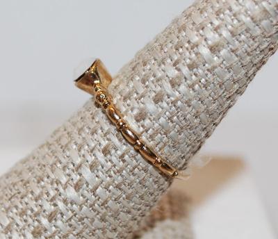 Size 8¼ Single Round Iridescent Moonstone Ring with Gold Tone Rope Style on Half Band (1.5g)