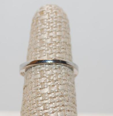 Size 6 Princess Cut Stone Ring .925 Silver Plated Band with Accents (3.7g)