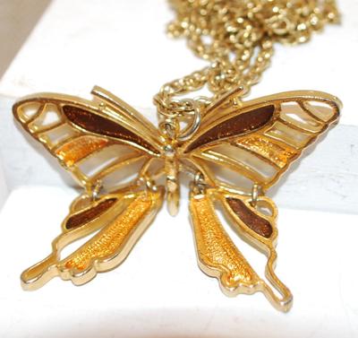 Golds & Ambers Butterfly PENDANT (2¼" x 1¾") with 3 Moveable Sections on a Gold Tone Necklace Chain 18" L