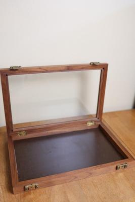 Display Box with Glass Lid