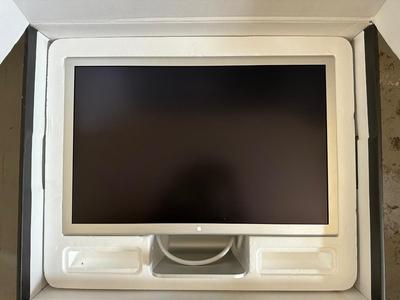 30-INCH WIDESCREEN CINEMA HD DISPLAY