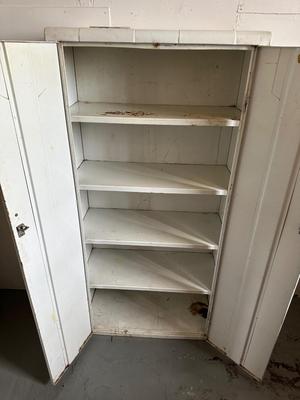 RETRO METAL CABINET WITH 4 SHELVES