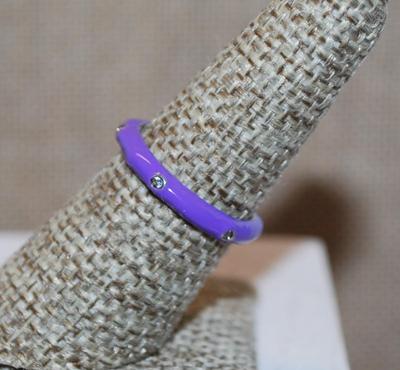 Size 7 LAVENDER Enamel Ring with 6 Rhinestones Around the Band (2.1)