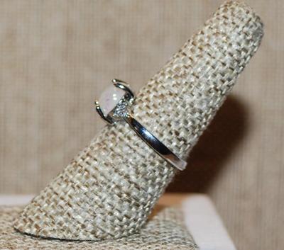 Size 7 Oval Iridescent Opal-Style Stone Ring with 3 Clear Side Stone Accents on a Silver Tone Band (2.4g)