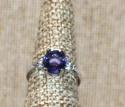 Size 7¼ Grape Purple Cushion Cut Stone Ring with 3 Clear Stone Side Accents on a Silver Tone Band (3.0g)