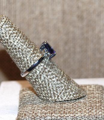 Size 7¼ Grape Purple Cushion Cut Stone Ring with 3 Clear Stone Side Accents on a Silver Tone Band (3.0g)
