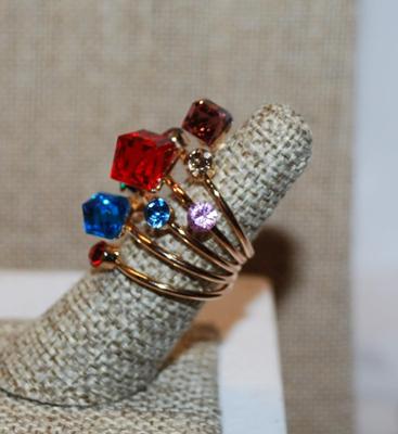 Size 6-7 Multicolor Acrylic Party Style Ring with 12 Assorted Size Baubles on an Expansive Gold Tone Band (8.8g)