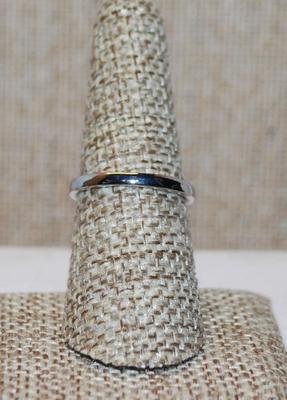 Size 7½ Champagne Colored Cushion Cut Stone Ring with Full Surrounds on a Basket Setting & Silver Tone Band (3.6g)