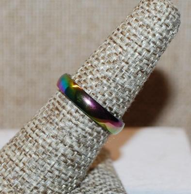 Size 7 Multicolor Iridescent No Stones Ring Band (2.7g)