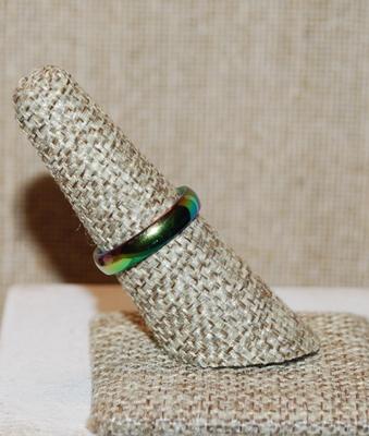 Size 7 Multicolor Iridescent No Stones Ring Band (2.7g)