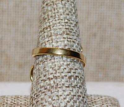 Size 8½ Wrap-Around Gold Tone "Spoon" Ring with an "Open" Band (3.3g)