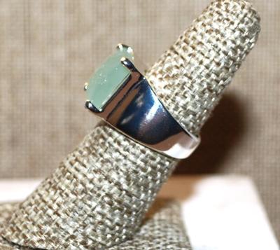 Size 6 Light Green Square Flower Embossed Polymer Ring with a Solid Silver Tone Band (7.1g)