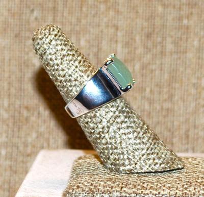 Size 6 Light Green Square Flower Embossed Polymer Ring with a Solid Silver Tone Band (7.1g)