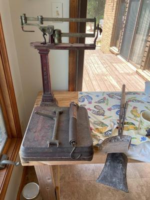Antique Cast Iron Howe Platform Scale