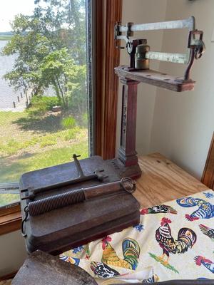 Antique Cast Iron Howe Platform Scale