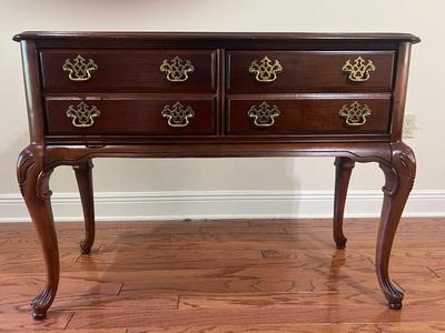 BASSETT Queen Ann Style Foyer Table