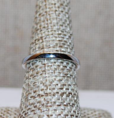 Size 7¼ 4 Prong High Set Single Clear Stone Ring with Side Accents on a .925 Silver Band (3.3g)