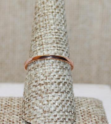 Size 7 Pink Oval Faceted Stone Ring with 3 Clear Stones Side Accents on a Rose Gold Band (2.1g)