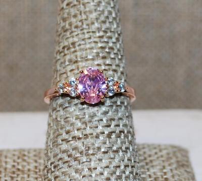Size 7 Pink Oval Faceted Stone Ring with 3 Clear Stones Side Accents on a Rose Gold Band (2.1g)