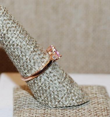 Size 7 Pink Oval Faceted Stone Ring with 3 Clear Stones Side Accents on a Rose Gold Band (2.1g)