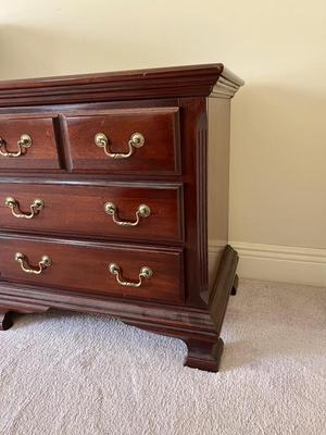 KINCAID Dresser & Night Stand