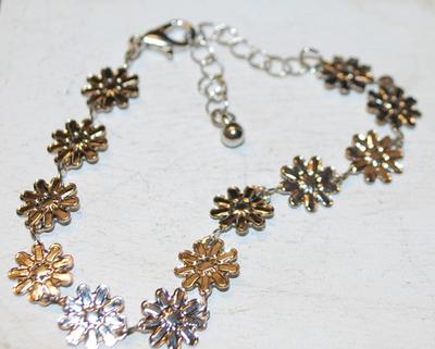 9 Point Silver Colored Metal Stars Bracelet with Lobster Clasp 7" Circumference