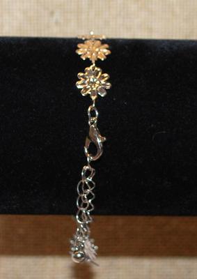 9 Point Silver Colored Metal Stars Bracelet with Lobster Clasp 7" Circumference