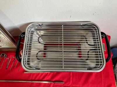 FARBERWARE INDOOR GRILL WITH ROTISSERIE AND WARMING PLATE