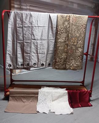 CURTAIN PANELS & 2 TABLECLOTHS