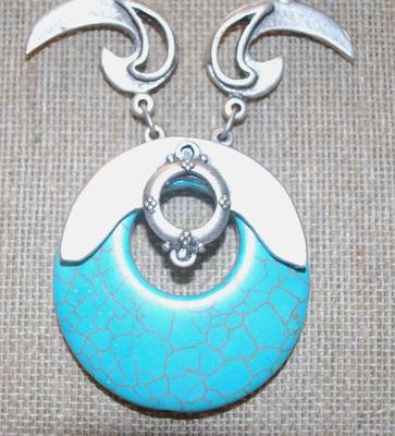 Crackled Jade-Style Necklace with Silver Tone Circles & Crescent Accents 20" L