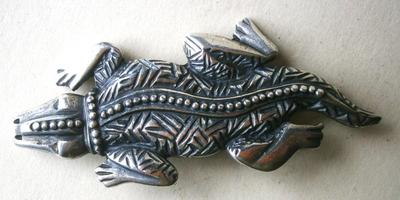 Vintage silver tone crocodile/alligator pin