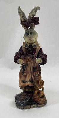 Boyd's Folkstone Collection "Wendy Willowhare - A Ticket, A Tasket" figurine