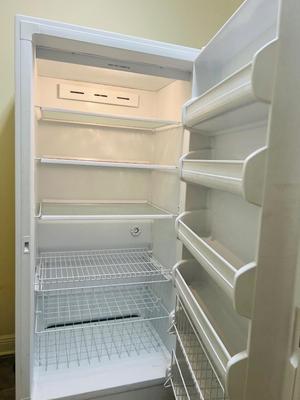 5’ 10 1/2” COMMERCIAL Frigidaire ULTRAFREEZE