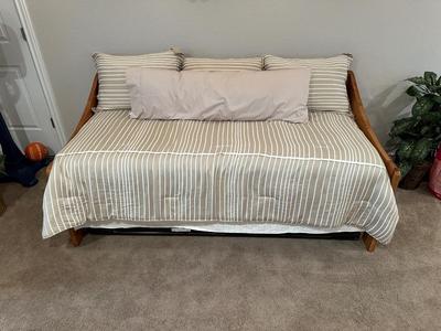 VERY NICE WOOD FRAMED DAYBED W/TRUNDLE PLUS BEDDING