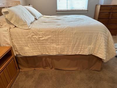 WOW! YOU'LL THINK YOU'VE GONE TO HEAVEN IN THIS QUEEN BED