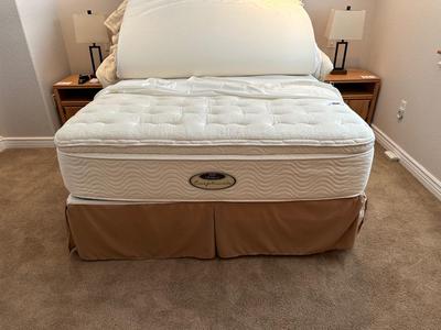 WOW! YOU'LL THINK YOU'VE GONE TO HEAVEN IN THIS QUEEN BED